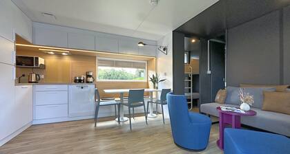 Tiny Chalet by the Lake with Sauna & Hot Tub