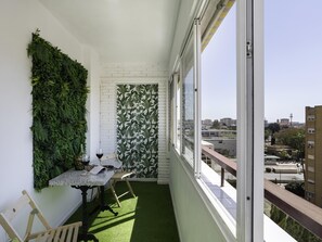 Outdoor dining - Sunstay Lima Flat Malaga (Málaga)