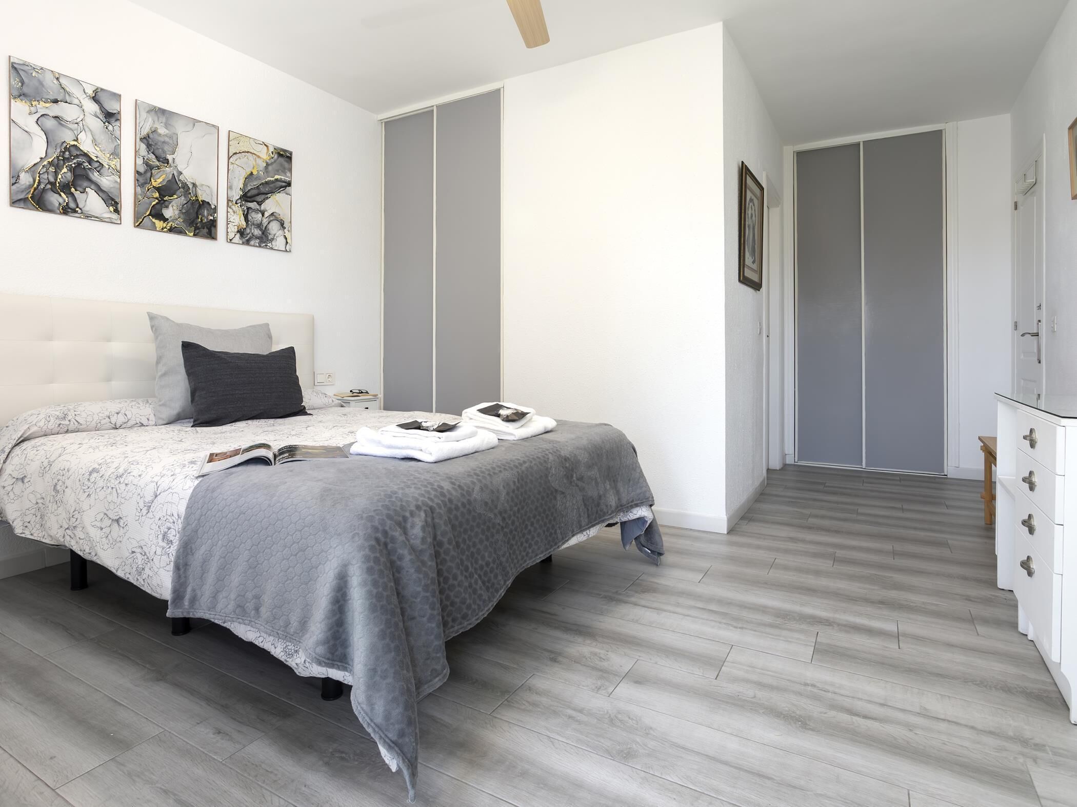 3 chambres, fer et planche à repasser, accès Internet, draps fournis