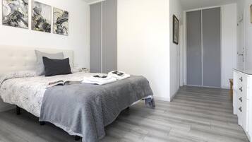 3 chambres, fer et planche à repasser, accès Internet, draps fournis