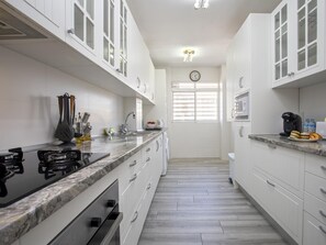 Fridge, microwave, oven, coffee/tea maker - Sunstay Lima Flat Malaga (Málaga)