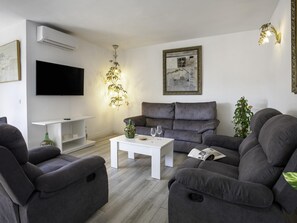 TV - Sunstay Lima Flat Malaga (Málaga)
