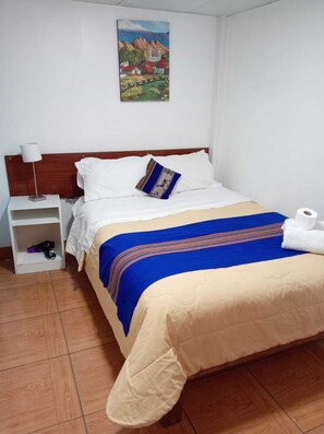 Desk, free WiFi - Sofiya (Cusco)