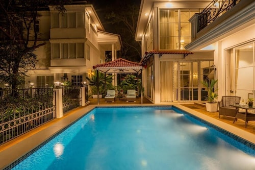 ELIVAAS Prive Suntuarios Casa Iris 4BHK 