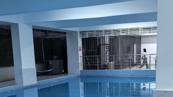 Piscina coperta, una piscina riscaldata