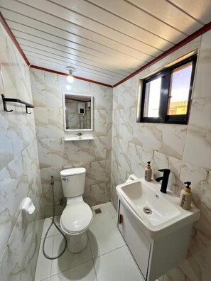 Bathroom - L'casa (Coron)