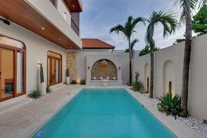 Outdoor pool - Loona Suites - Umalas (Kerobokan)