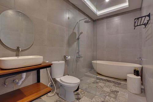 Loona Suites - Umalas