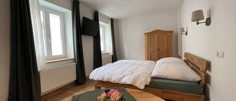 1 bedroom, bed sheets