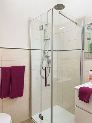 Dusche, Haartrockner, Bidet