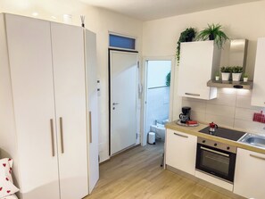 Fridge, oven, stovetop, coffee/tea maker - Studio Piccolo al Verticale - Levanto (Levanto)