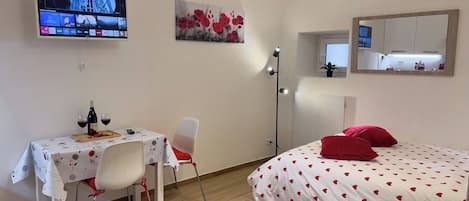 Iron/ironing board, free WiFi