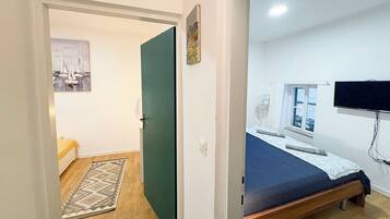 Honeymoon House, 2 Bedrooms, Air conditioning (Casa Nora in centre of Vodnjan) | 2 bedrooms, desk