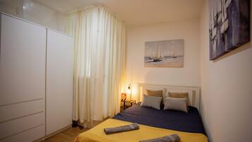 Honeymoon House, 2 Bedrooms, Air conditioning (Casa Nora in centre of Vodnjan) | 2 bedrooms, desk