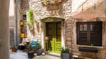 Honeymoon House, 2 Bedrooms, Air conditioning (Casa Nora in centre of Vodnjan) | Exterior