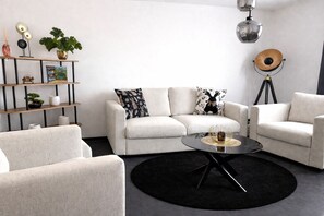 Living area - Vrbo Property (Müllenbach)