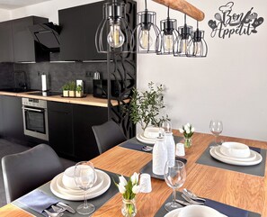 Coffee/tea maker, fridge, microwave, stovetop - Ferienhaus Schieferland - Your vacation home between the Moselle and the Nürburgring (Müllenbach)