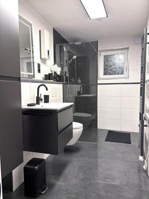 Bathroom - Vrbo Property (Müllenbach)