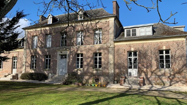 A two-story brick building with a symmetrical facade, multiple windows, and a central entrance with steps. - Family home (Bussus-lès-Yaucourt)