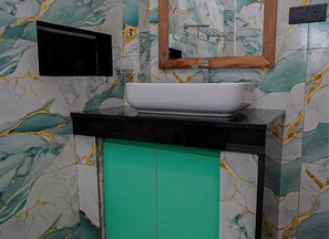 Villa superior, balcón, vistas a la montaña | Baño