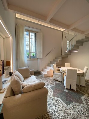 Living area - Vrbo Property (Firenze)