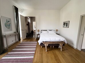 Ferros/tábuas de passar roupa, Wi-Fi, roupa de cama