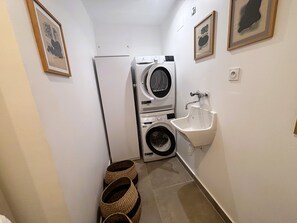 Interior - Mansion for rent in Marseille 7th district (Marseille)