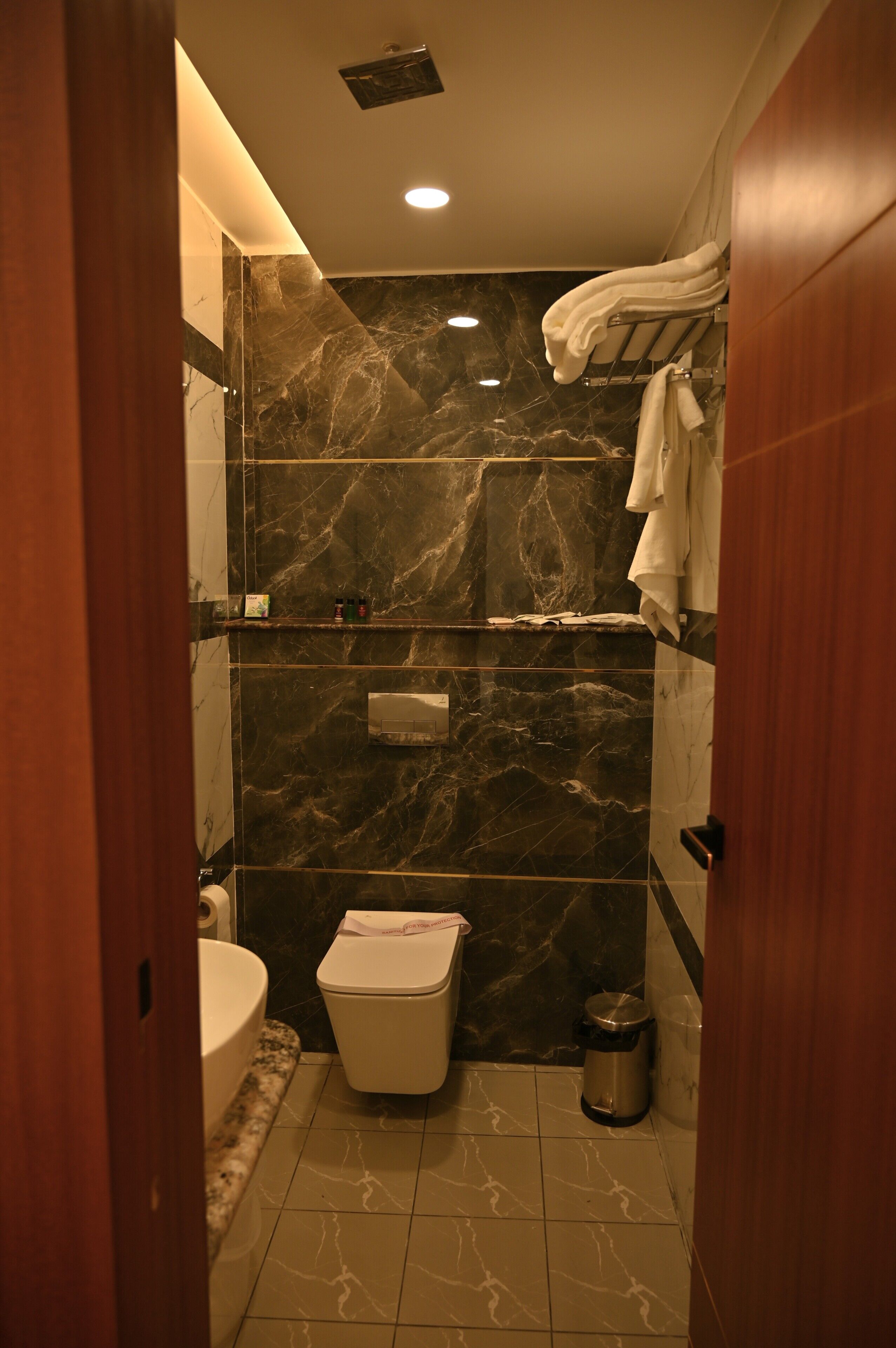 Family Room | Bathroom