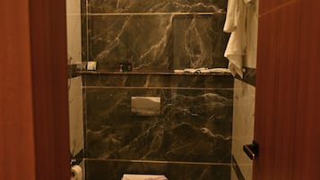 Family Room | Bathroom