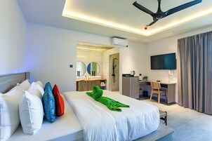 Quarto casal standard, 1 cama de casal | Roupas de cama premium, frigobar, cofres nos quartos, berços grátis