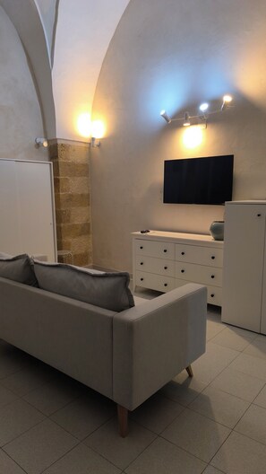 Living area - In the center, whole detached house with living kitchen and inner courtyard (Brindisi)