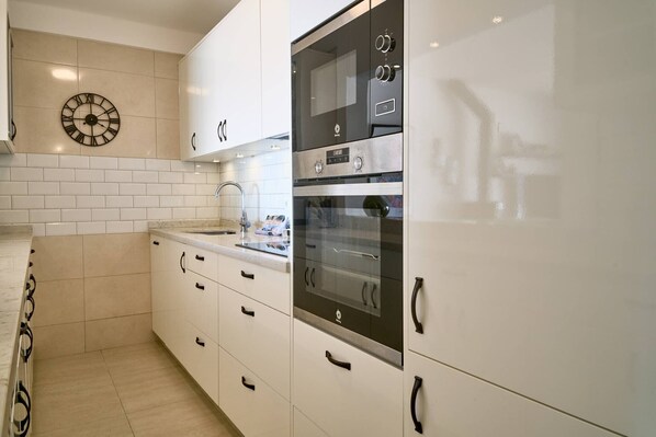 Microwave, dishwasher, coffee/tea maker, cookware/dishes/utensils - Casablanca 9 by Casasol (Nerja)