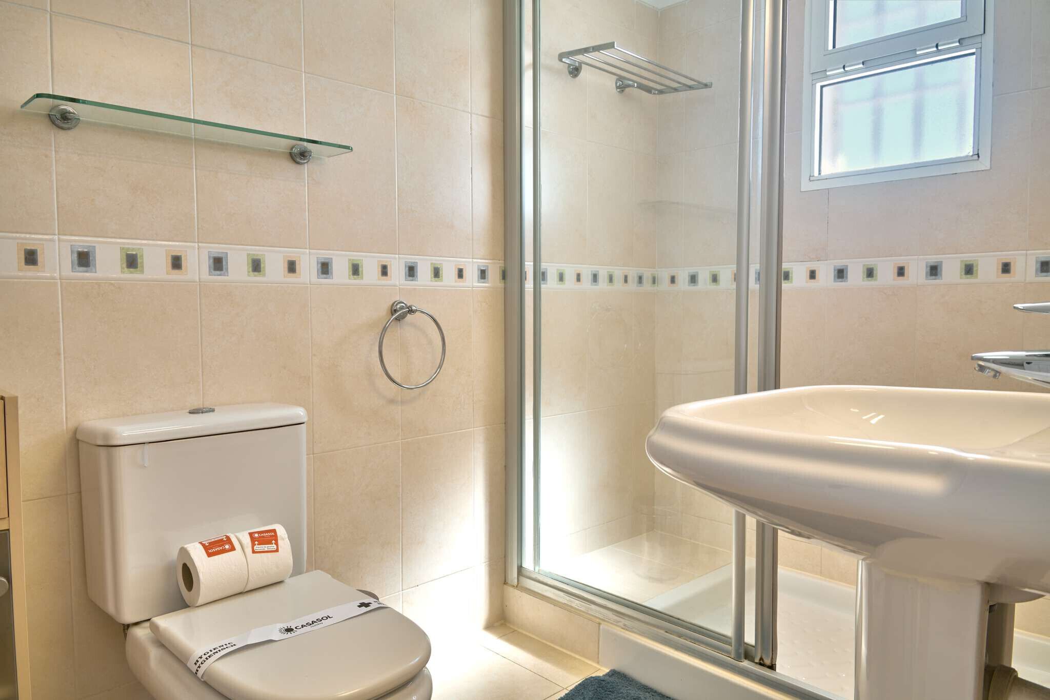 Shower, towels