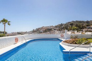 สระว่ายน้ำ