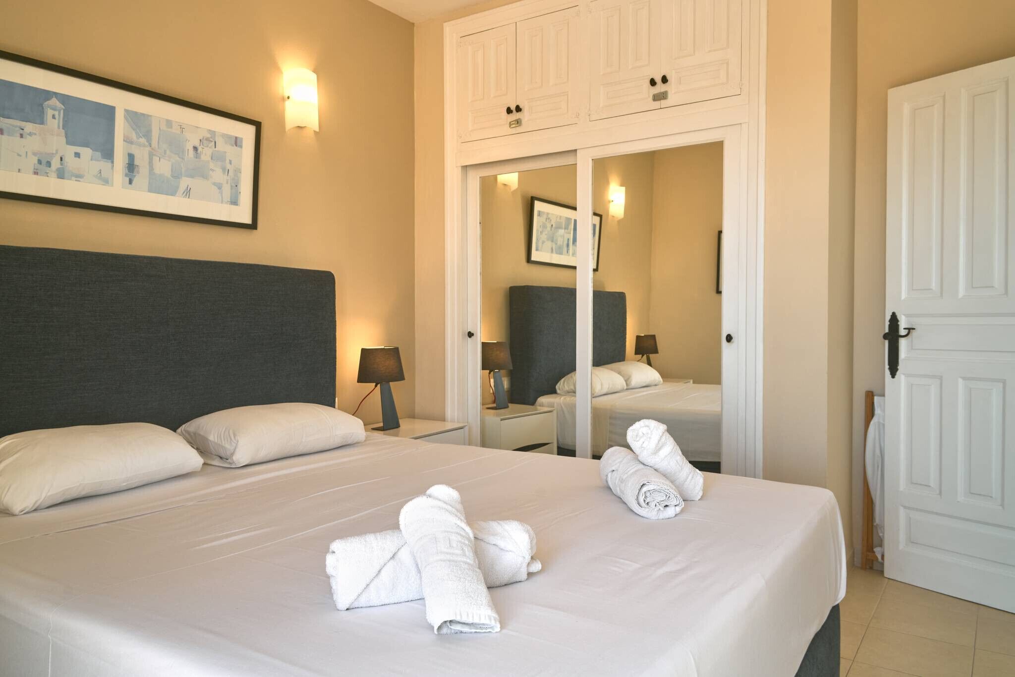 2 chambres, lits bébé (gratuits), draps fournis