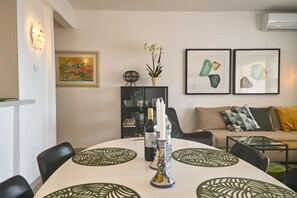Repas dans la chambre
