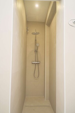 Shower dan handuk