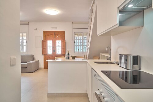 Casa Chica Calle Cristo 112 by Casasol