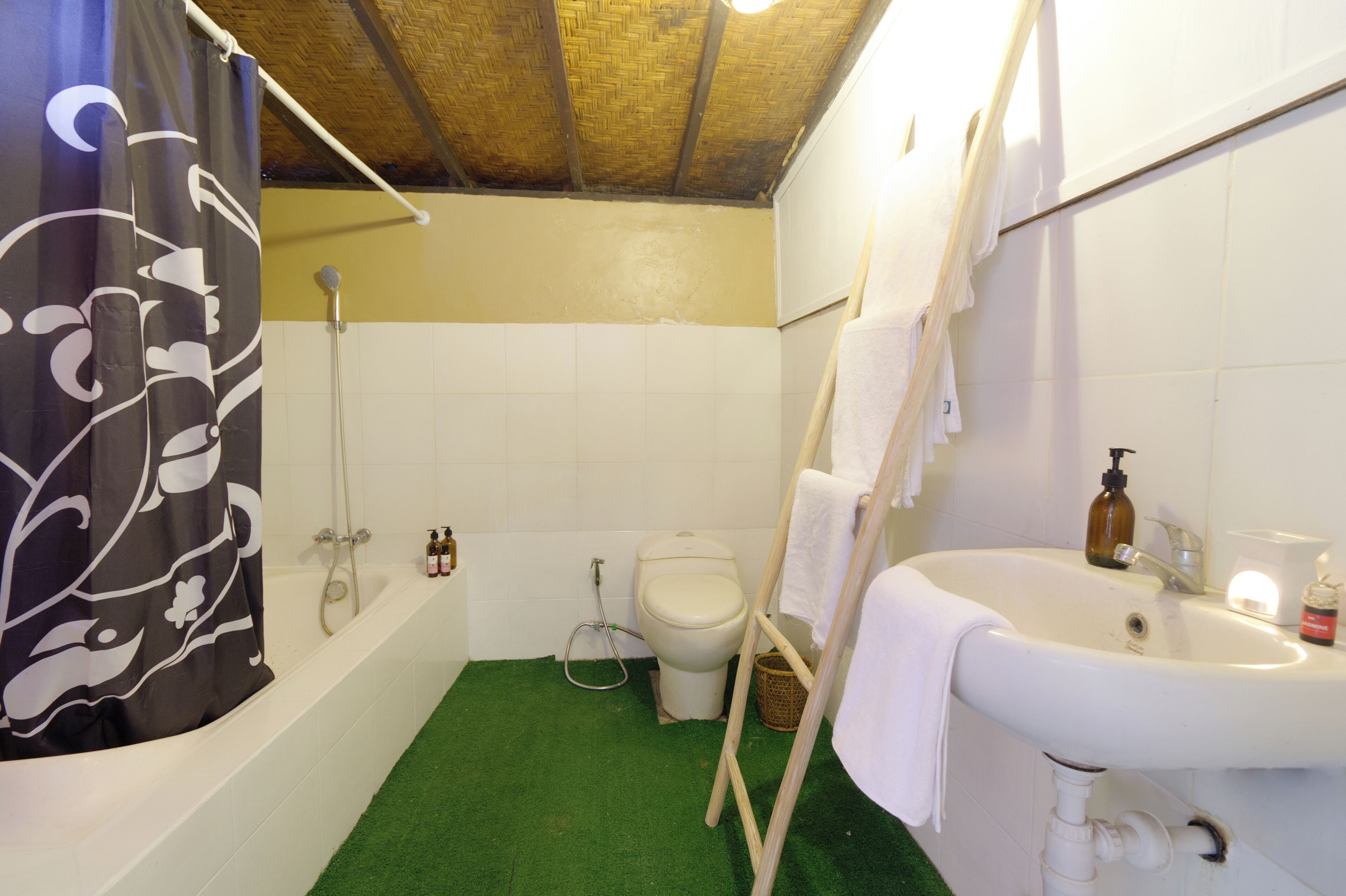 Towels, soap, toilet paper