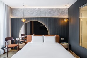 Deluxe-Zimmer | Minibar, Zimmersafe, Verdunkelungsvorhänge, Bügeleisen/Bügelbrett