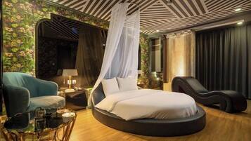 Romantic Double Room | Minibar, in-room safe, blackout drapes, iron/ironing board