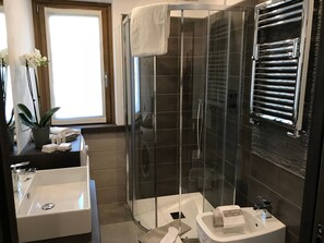 Bathroom - Little MB Premadio SO (Premadio)