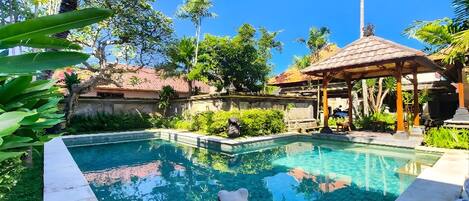 สระว่ายน้ำ