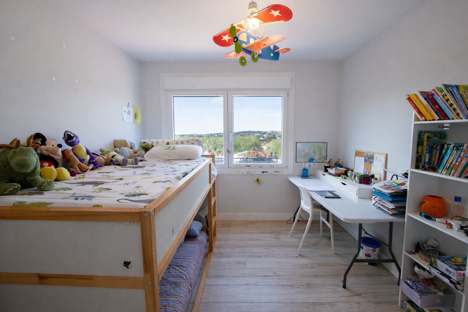 3 slaapkamers, een strijkplank/strijkijzer, gratis wifi, beddengoed