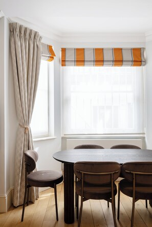 Dining - The South Kensington Terrace 3BR with AC (London)