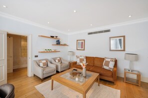 Smart TV, printers - The South Kensington Terrace 3BR with AC (London)