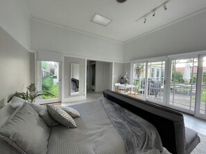 Interior - Studio Elster - Ground Floor Self contained studio, walk to beach, train, shops (Elsternwick)