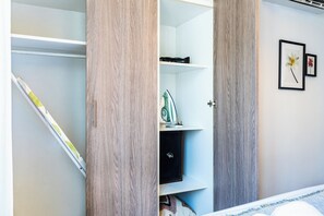 Apartment, 1 Double Bed with Sofa bed, Kitchenette, Sea View - Made with love 1-BR By Finikoudes Beach (Larnaca)