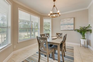 Dining - Beaches, Fishing & More! Sleek Home in Pensacola (Pensacola)