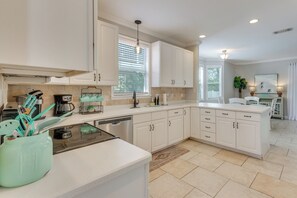 Fridge, microwave, stovetop, dishwasher - Beaches, Fishing & More! Sleek Home in Pensacola (Pensacola)